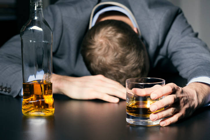 10 sintomas do alcoolismo que indicam que é hora de procurar ajuda